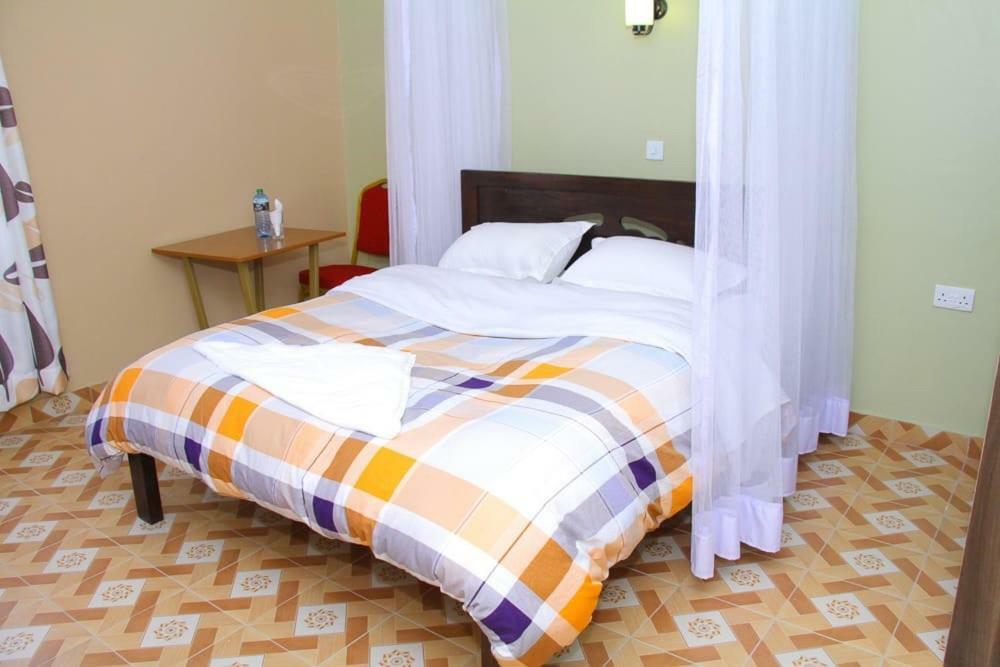 Midlands 033 Hotel Narok Екстериор снимка